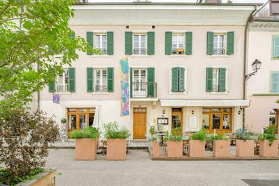 /international/ch/a-carouge-carouge-geneva-310110285199/