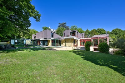 /international/ch/versoix-geneva-310105648882/