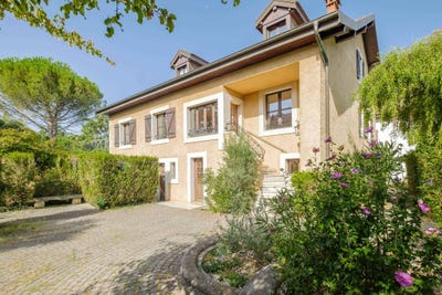 /international/ch/a-la-croix-de-rozon-la-croix-de-rozon-geneva-310103443172/