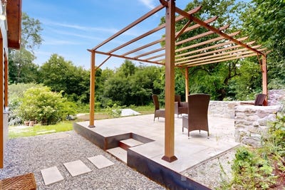 /international/ch/goumoens-le-jux-goumoens-le-jux-vaud-310108923591/?lang=pt