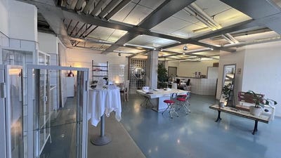 /international/ch/carouge-ge-geneva-310108667866/