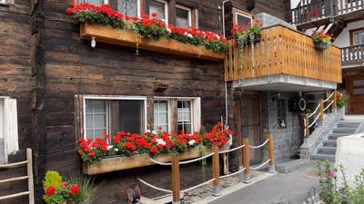 /international/ch/kirchplatz-randa-valais-310106105370/