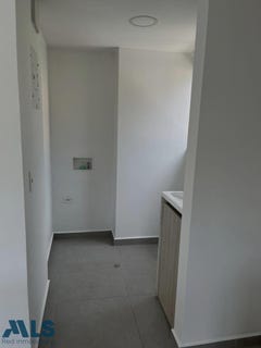 /international/co/unit-608-sabaneta-antioquia-310106139407/