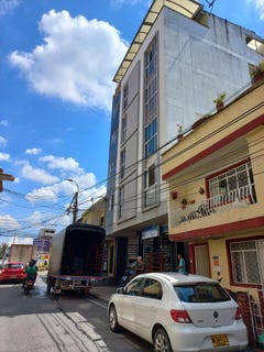 /international/co/carrera-4-4-25-edificio-torre-de-alelhi-apartamento-unit-201-floridablanca-santander-department-310107758297/