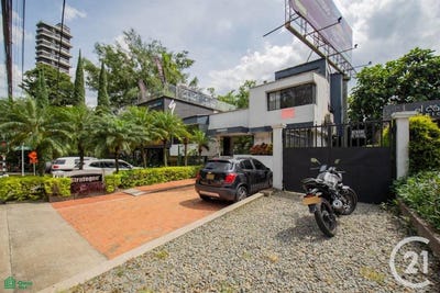 /international/co/carrera-30-12-a-13-el-poblado-medellin-antioquia-medellin-antioquia-310108485815/