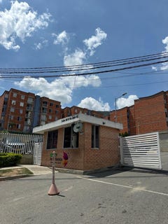 /international/co/calle-68b-n24a-10-unit-502-t4-giron-santander-department-310106244744/