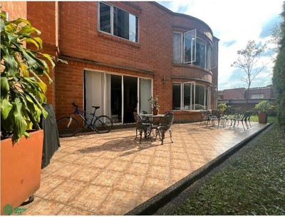 /international/co/calle-6-17-47-el-poblado-la-calera-urbanizacion-quintas-del-lago-el-poblado-medellin-antioquia-medellin-antioquia-310101926336/