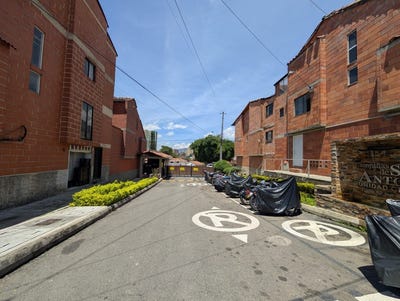 /international/co/medellin-antioquia-310108322264/