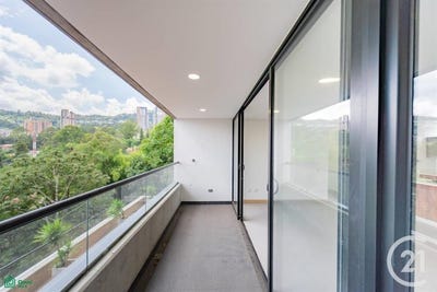 /international/co/calle-7a-22-12-el-poblado-medellin-antioquia-medellin-antioquia-310108326568/