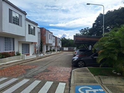 /international/co/calle-140-26-01-casa-7-conjunto-residencial-portales-campestre-floridablanca-santander-department-310101373897/?lang=es