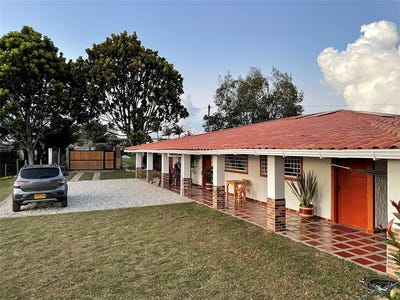 /international/co/finca-los-almendros-marinilla-antioquia-310106610872/