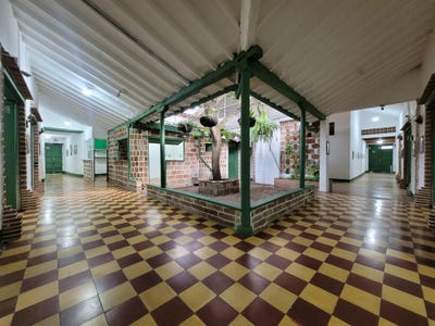 /international/co/55-cra-10-santa-fe-de-antioquia-antioquia-310107062998/