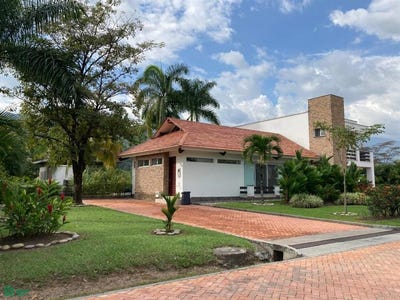 /international/co/km-10-via-restrepo-condominio-santa-teresita-km-10-via-restrepo-via-a-restrepo-villavicencio-meta-villavicencio-meta-310106386852/