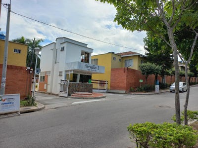 /international/co/calle-197-15-425-urbanizacion-versalles-i-etapa-floridablanca-santander-department-310101530997/?lang=de