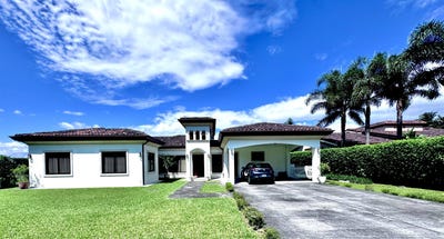 /international/cr/paseo-centro-campero-guacima-alajuela-province-310108597379/