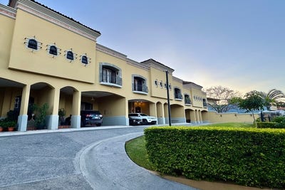 /international/cr/escazu-san-jose-310107490042/