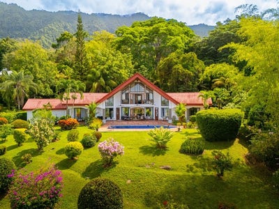/international/cr/casa-la-bendicion-private-jungle-retreat-with-ocean-view-ojochal-puntarenas-province-310107470755/