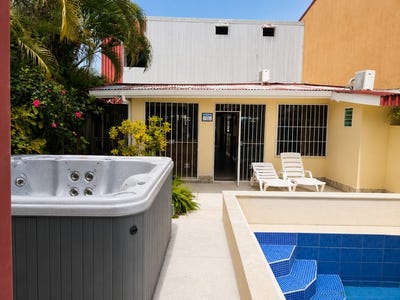 /international/cr/house-in-jaco-1st-floor-3-bedroom-house-second-floor-2-full-apartments-jaco-sol-jaco-puntarenas-310108895738/?lang=pt