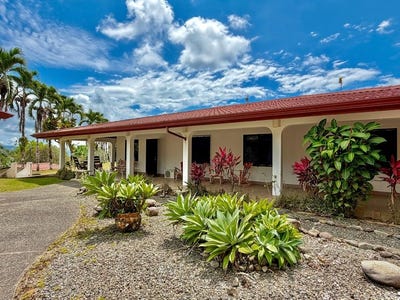 /international/cr/3-64-acres-3-bedroom-home-with-expansive-ocean-views-multiple-areas-to-build-public-road-with-commercial-potential-10min-to-the-beach-dominical-puntarenas-310106159174/