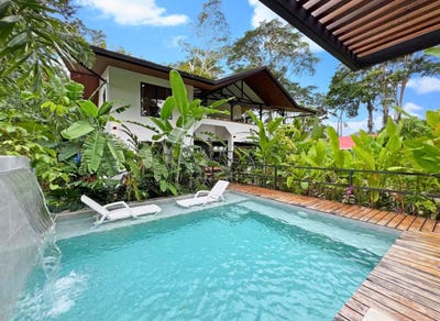 /international/cr/calle-playa-negra-cahuita-limon-310106593530/