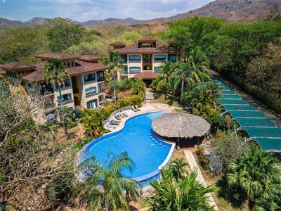 /international/cr/the-oaks-bldg-16-91-tamarindo-guanacaste-province-310106597309/