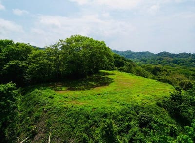 /international/cr/ocean-mountain-view-property-near-santa-teresa-with-impressive-building-platform-surrounded-by-jungle-one-of-a-kind-lot-between-mal-pais-and-cabuya-cabuya-road-mal-pais-puntarenas-310102460394/