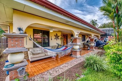 /international/cr/discover-this-beautiful-property-in-the-heart-of-jaco-a-home-built-in-the-classic-costa-rican-style-jaco-puntarenas-310107470756/