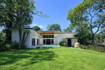 /international/cr/id-4198-modern-new-villa-with-pool-in-puerto-viejo-walk-to-beach-owner-financing-available-puerto-viejo-limon-province-310108895733/