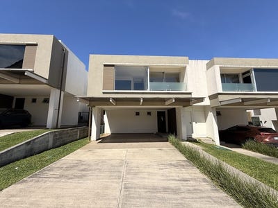 /international/cr/casa-de-4-habitaciones-sala-de-tv-en-condominio-dukana-townhouse-for-sale-in-guachipelin-guachipelin-san-jose-310106712056/