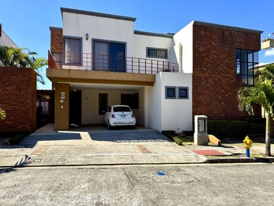/international/cr/house-for-sale-in-san-francisco-heredia-san-francisco-heredia-province-120067575605/