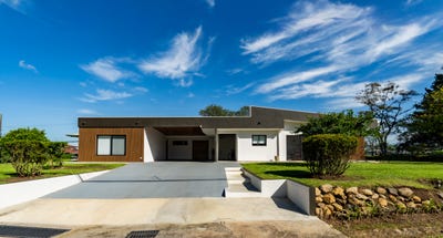 /international/cr/los-reyes-guacima-alajuela-province-310107618746/