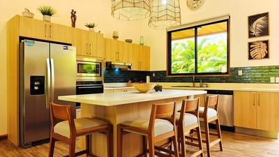 /international/cr/id-880-3-bd-2-ba-home-with-a-c-in-playa-negra-luxurious-tropical-living-with-added-solar-just-steps-from-the-beach-puerto-viejo-limon-310101059422/?lang=zh-cn