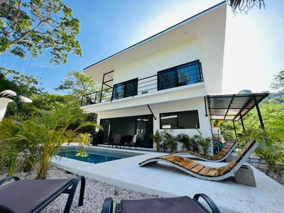 /international/cr/cuesta-grande-belen-de-nosarita-canton-nicoya-guanacaste-50207-costa-rica-belen-de-nosarita-guanacaste-belen-de-nosarita-guanacaste-province-310108188619/