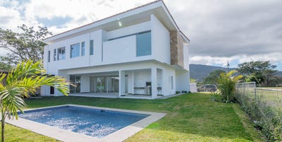 /international/cr/white-pleasure-home-in-valle-del-sol-valle-del-sol-santa-ana-san-jose-310108560942/