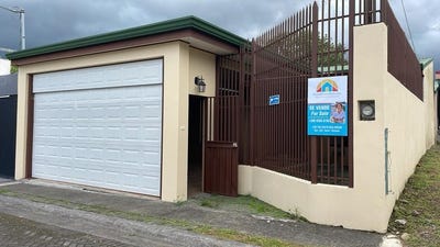 /international/cr/la-fortuna-casa-atrio-modern-home-quality-build-walkable-unbeatable-value-https-maps-google-com-cid-16337062552109060992-g-mp-cidnb29nbguubwfwcy5wbgfjzxmudjeuugxhy2vzllnlyxjjafrlehq-la-fortuna-alajuela-province-310106827541/
