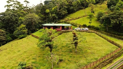 /international/cr/hidden-paradise-in-monteverde-sierra-verde-sv0125-5-hectares-with-spectacular-views-a-beautiful-and-cozy-main-house-and-caretakera-s-home-just-10-minutes-from-monteverdesierra-verde-monte-verde-puntarenas-310100936319/