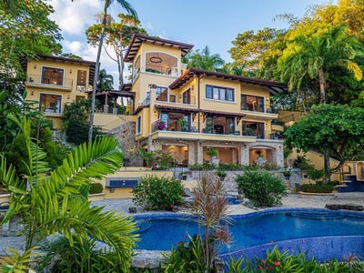 /international/cr/dominical-bahia-ballena-puntarenas-310108432792/