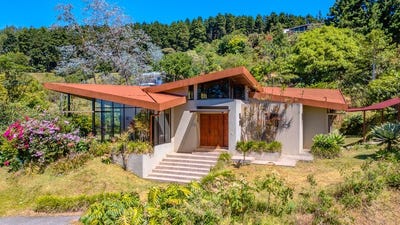 /international/cr/casa-bosque-del-nino-mountain-retreat-in-san-isidro-de-grecia-san-isidro-alajuela-province-310107219638/