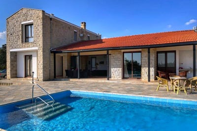 /international/cy/maroni-larnaca-310105299260/