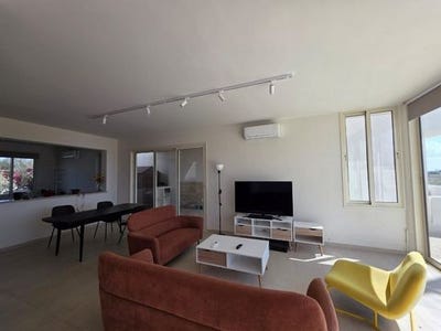 /international/cy/larnax-larnaca-310103043953/