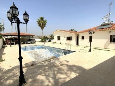 /international/cy/larnax-larnaca-310109049610/?lang=fr