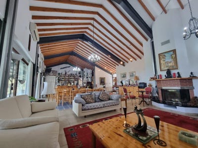 /international/cy/moniatis-limassol-120092675723/?lang=en