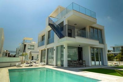 /international/cy/paralimni-famagusta-310106197951/