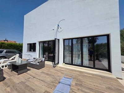 /international/cy/larnax-larnaca-310108732137/