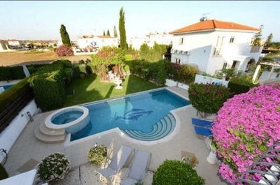 /international/cy/larnax-larnaca-310105833846/