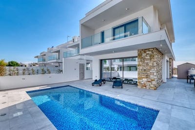 /international/cy/livadia-larnaca-310099469828/