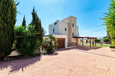/international/cy/agios-theodoros-larnaca-310108317600/