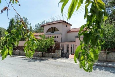 /international/cy/moniatis-limassol-120092676424/