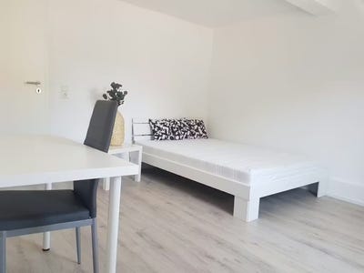 /international/de/hedelfinger-platz-stuttgart-baden-wurttemberg-310105910683/