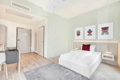 /international/de/clarita-bernhard-strasse-munich-bavaria-310104459527/